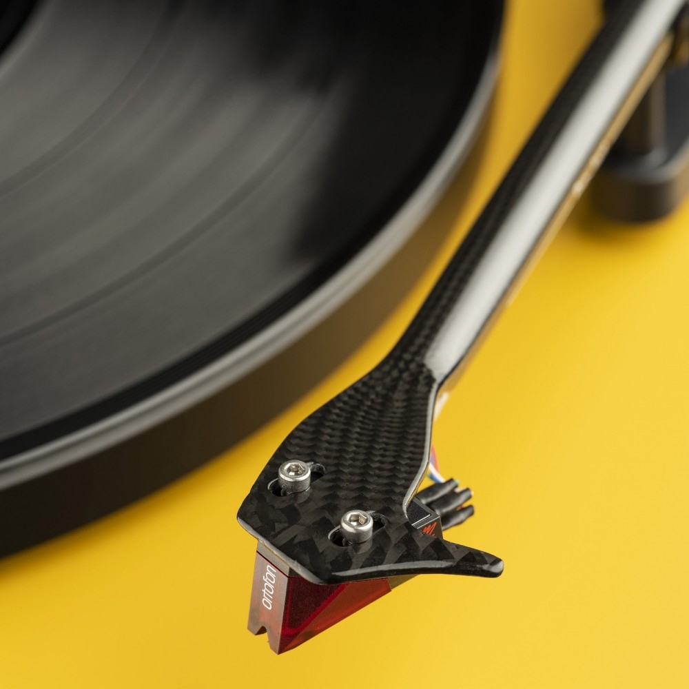 Pro-Ject Debut Carbon Evo Satin Yellow